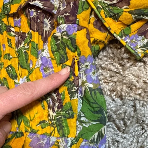 Farm Rio Capri Peplum Hem Floral Blouse Yellow & Purple size Large - Picture 12 of 17